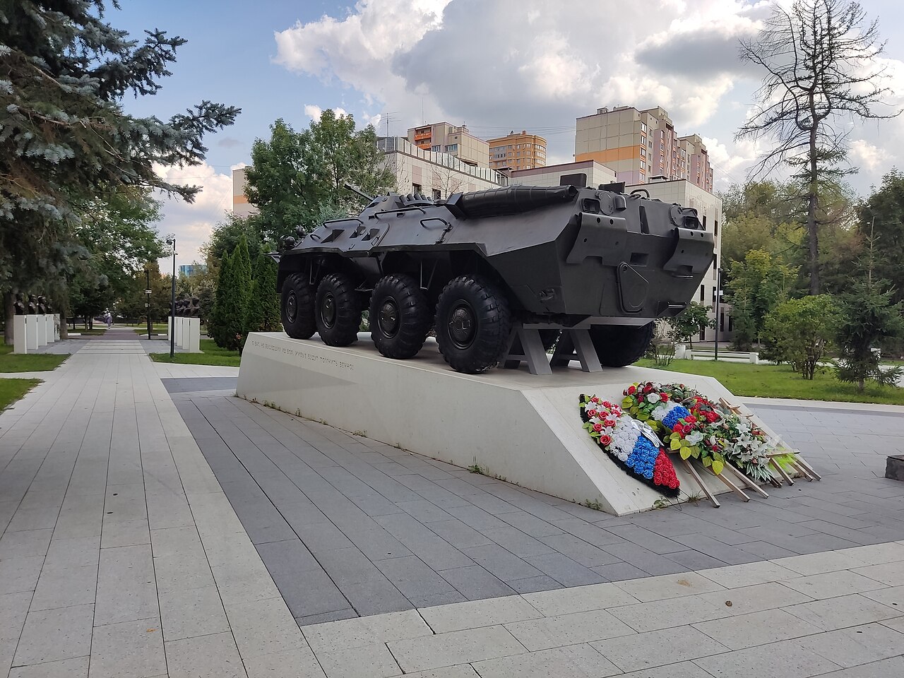 Памятник БТР-80 (Реутов) 1