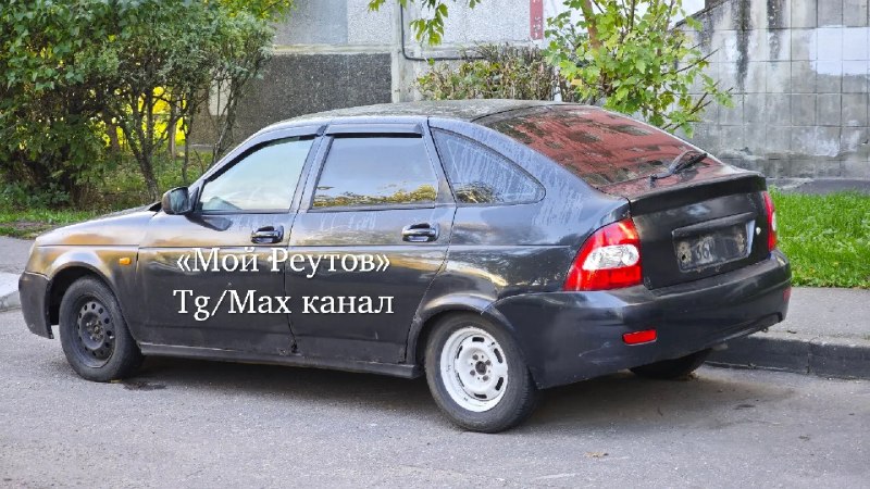 Жители Реутова сообщают о подозрительном авто без номеров