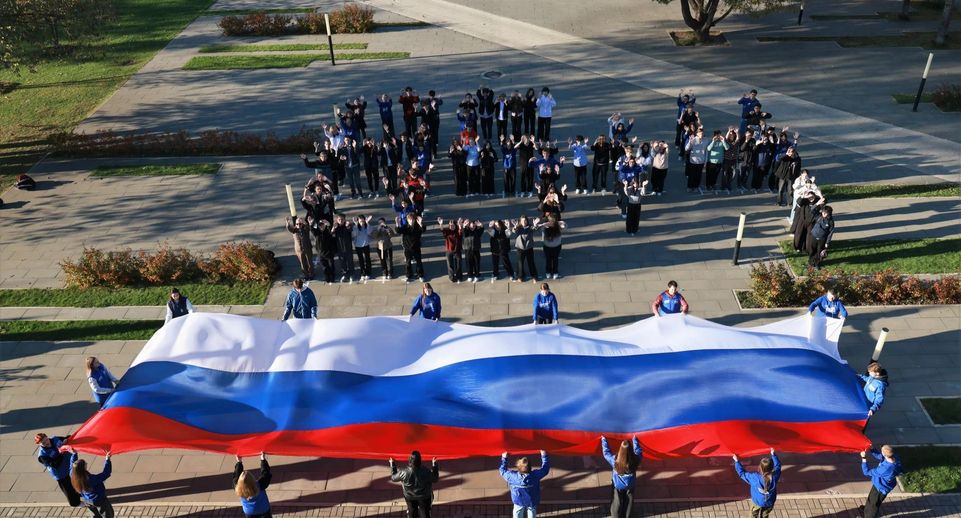 Реутовцы провели акцию в честь воссоединения регионов с Россией