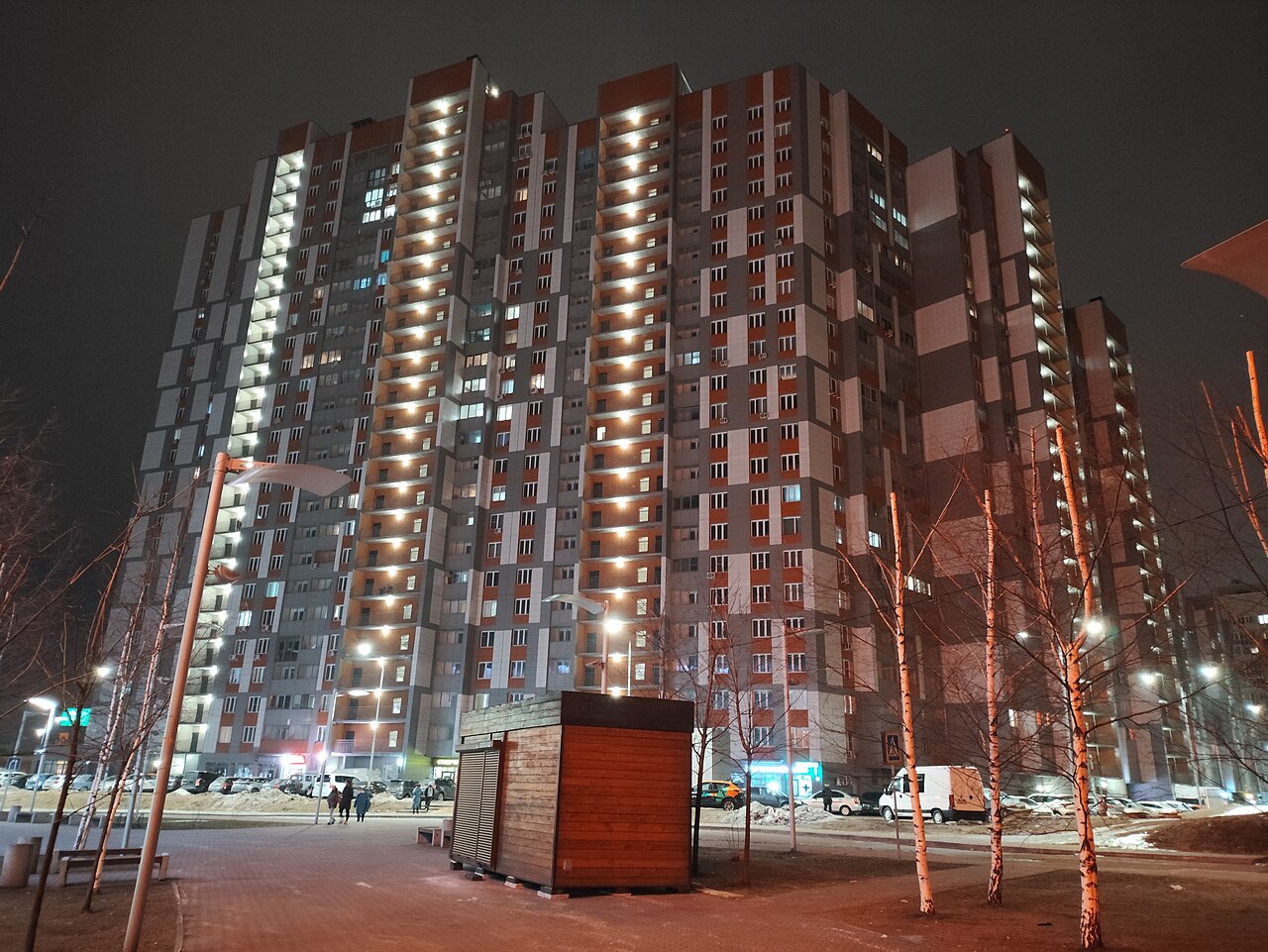 ТЦ " Реутов парк ". Вид на Носовихинское шоссе, д. 43