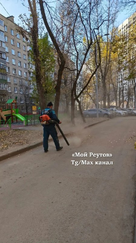 Жители Реутова требуют помыть двор на Комсомольской после стройки