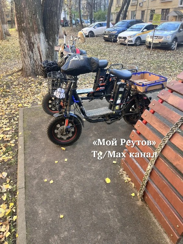 Доставщики паркуются на детской площадке в Реутове