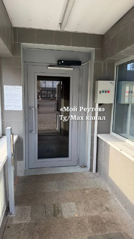 Жители Реутова жалуются на неработающий лифт МЦД и узкие переходы
