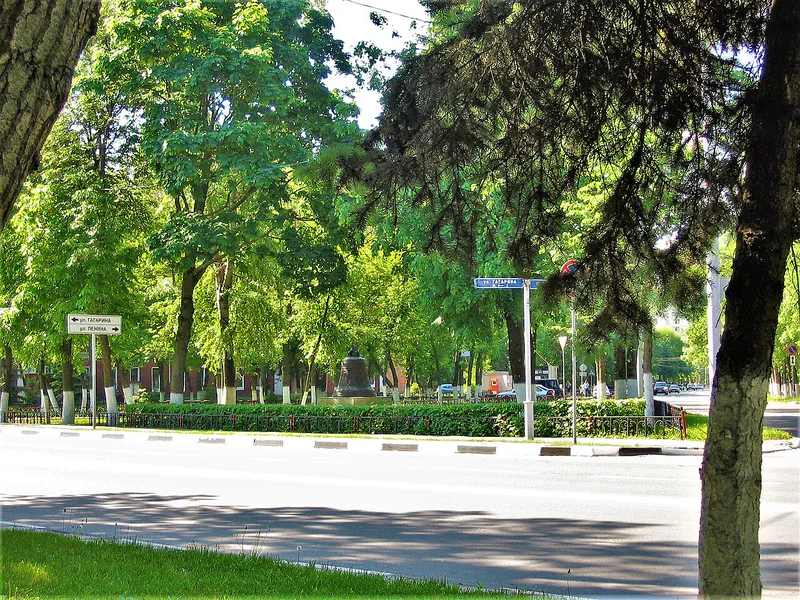Площадь на пересечении улиц Ленина, Победы и Гагарина в Реутове, снимок 2010 года